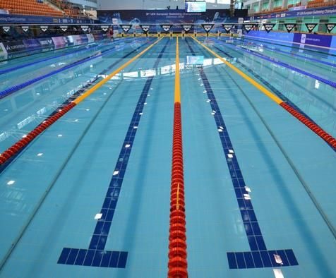 A-Olympic-size-swimming-pool-476x394